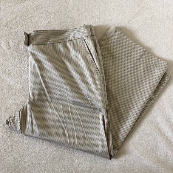 Izod Golf Striped Pattern Capri Stretch Pants - Picture 2 of 7